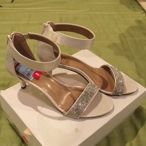 White silver style and co heels org. 69.50